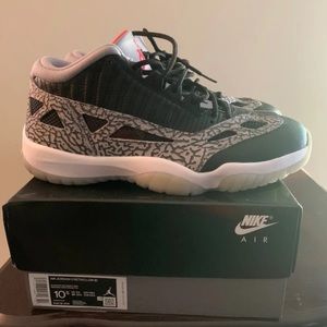 Jordan 11 low playoff. Brand new. Men’s 10.5